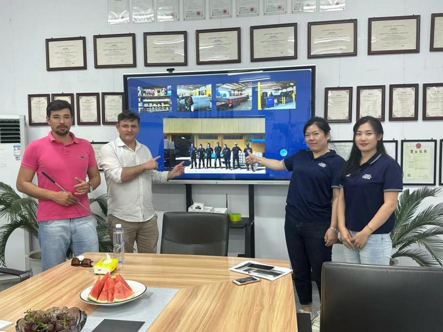 品質鑄就信任：巴西客戶批量采購PU復合板、琉璃瓦及TR35單板成型機